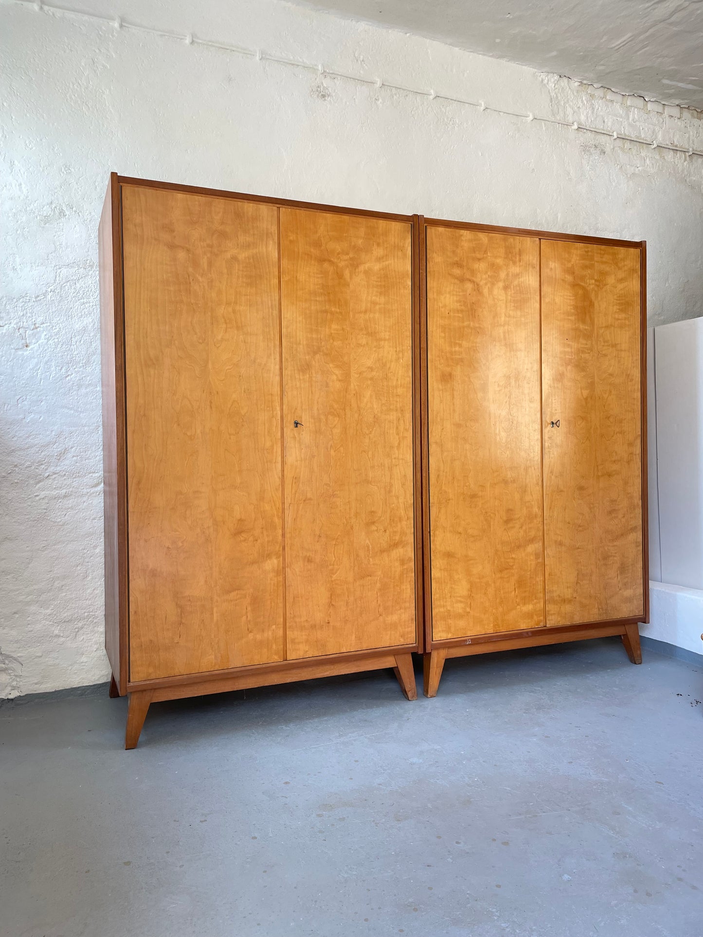 Kleiderschrank Mid Century mit Einlegeböden - individuell