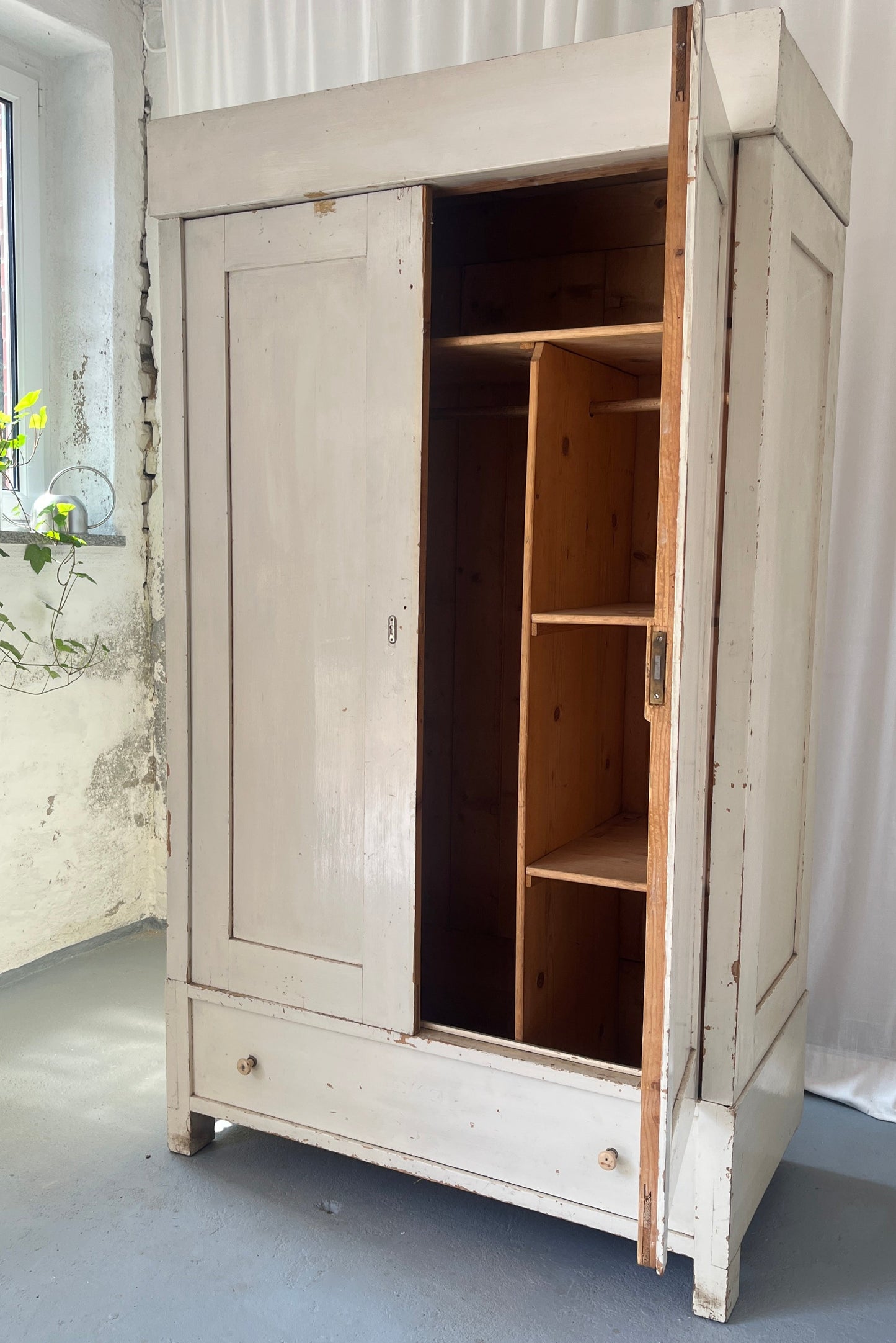 Kleiderschrank mit Kleiderstange - individuell