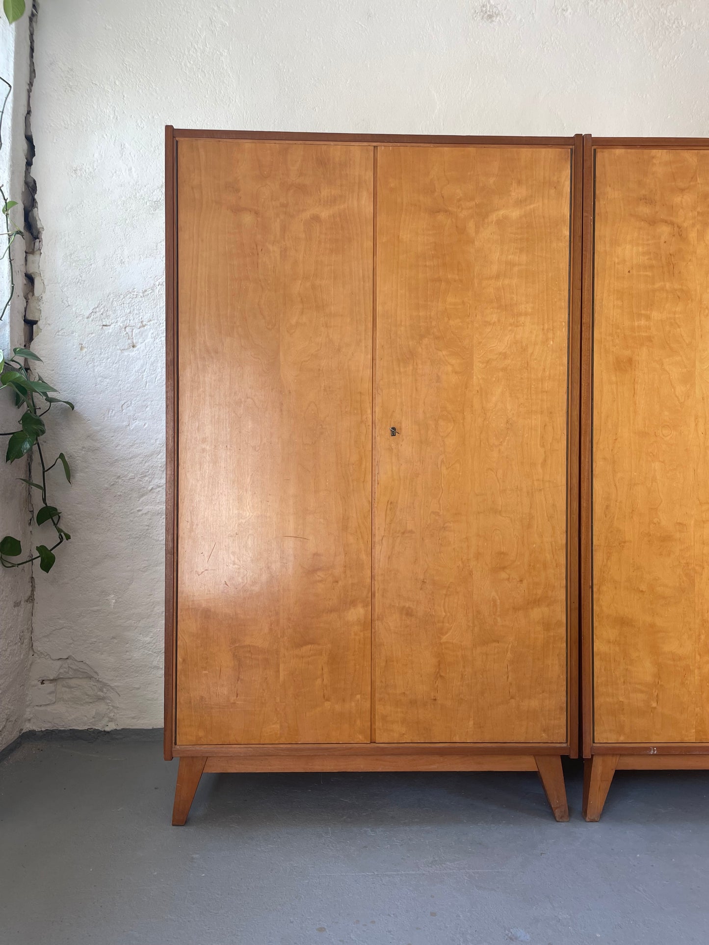 Kleiderschrank Mid Century mit Einlegeböden - individuell