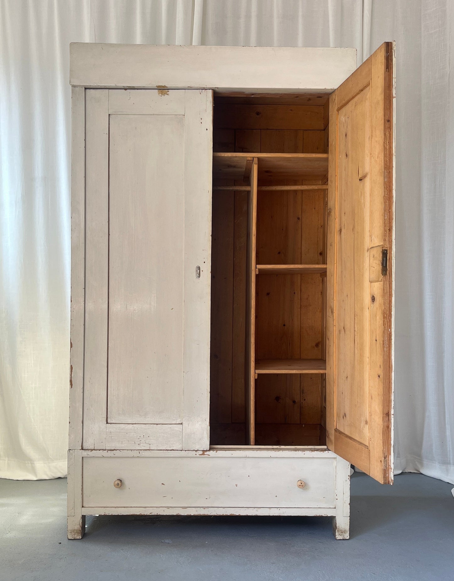 Kleiderschrank mit Kleiderstange - individuell