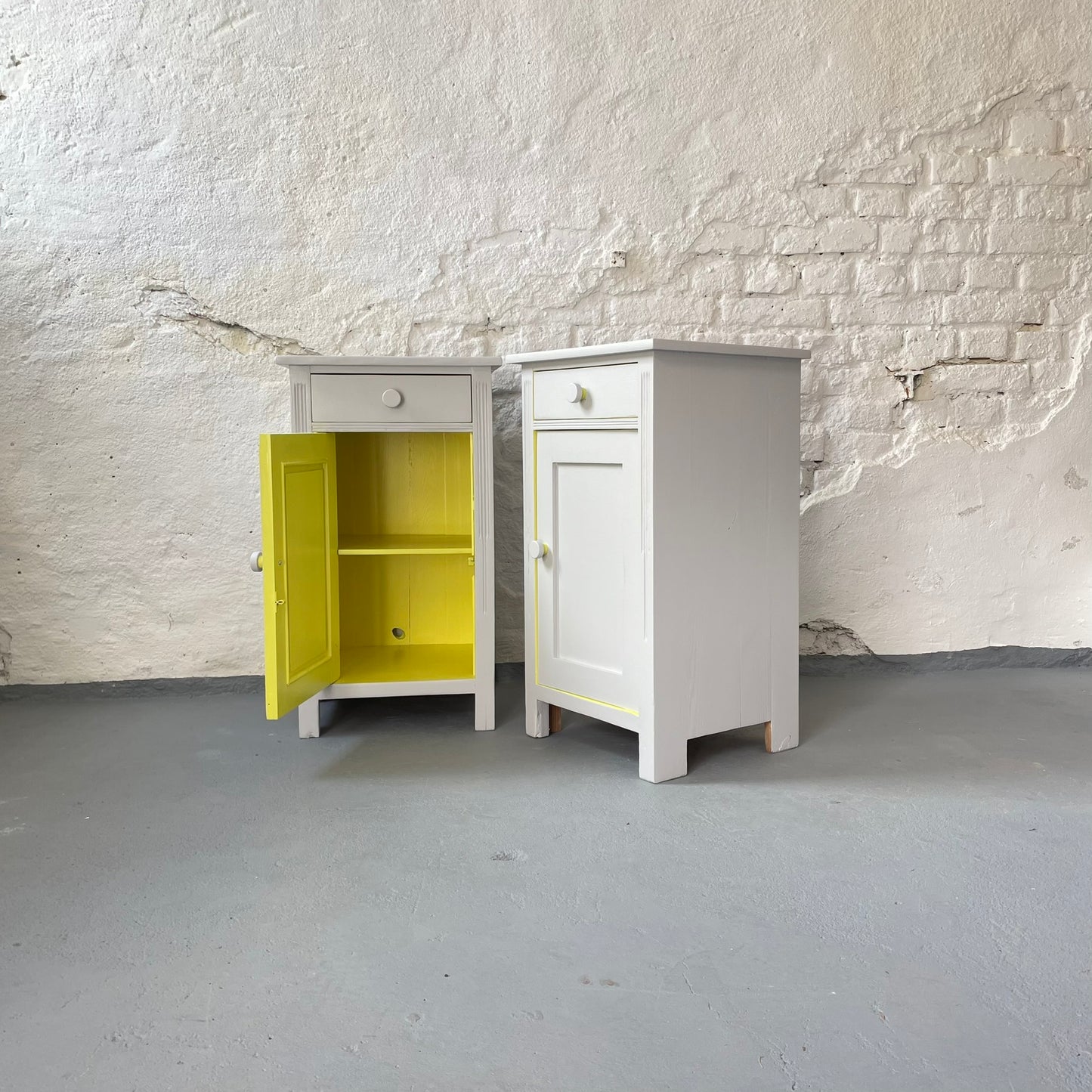 Schränkchen Nachttisch Badschrank Schuhschrank hellgrau neongelb