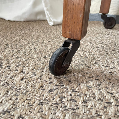 quadratischer Beistelltisch mit Rollen - individuell