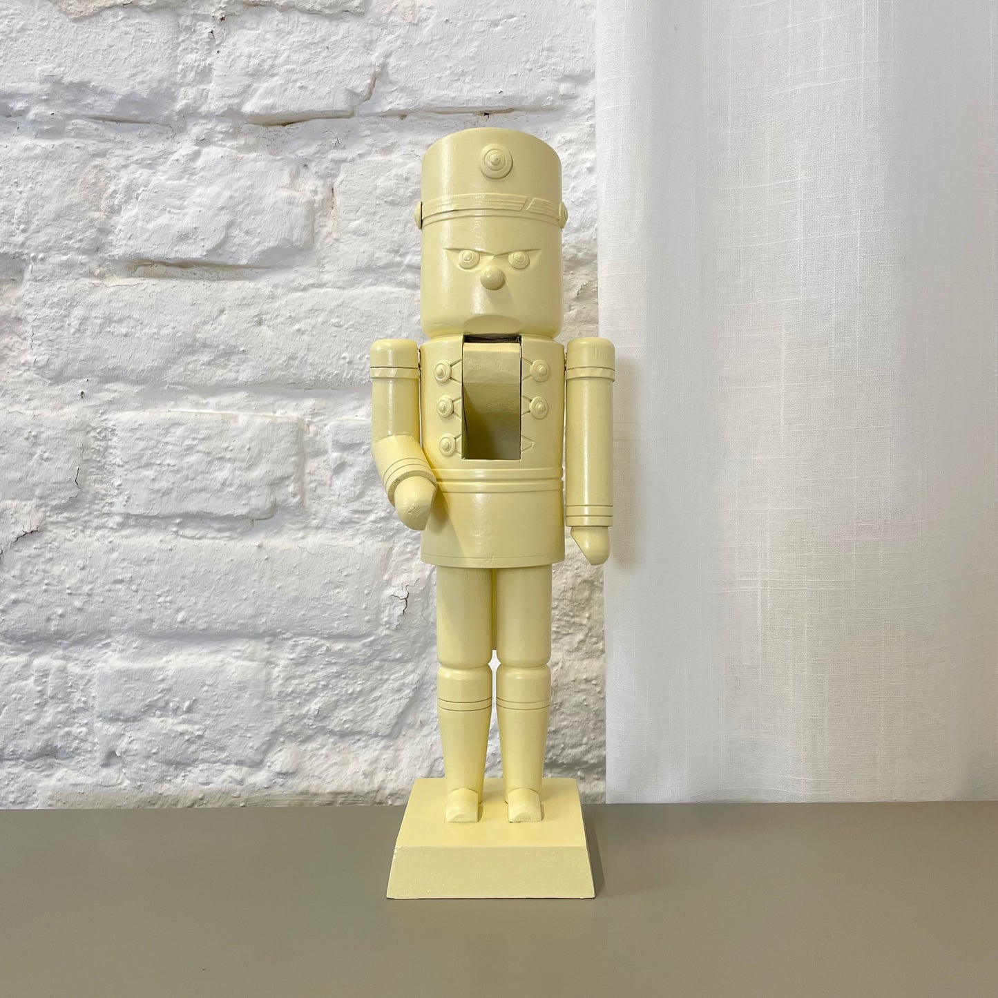 Nussknacker Buttergelb