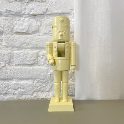 Nussknacker Buttergelb