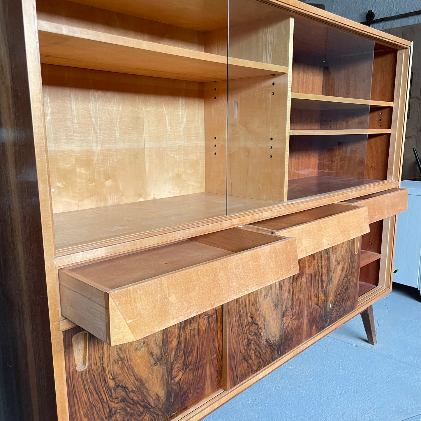 Highboard mit Vitrine - individuell