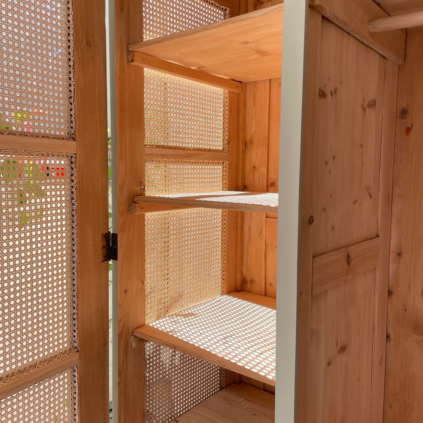 Kleiderschrank Wienergeflecht | Vintage Massivholz Schrank