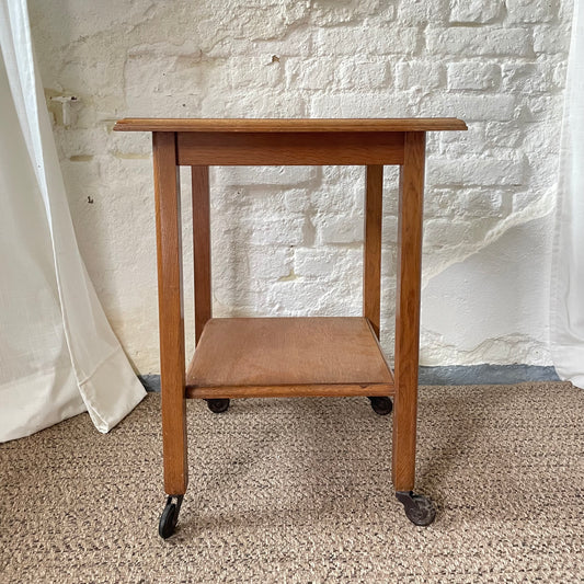 quadratischer Beistelltisch mit Rollen - individuell