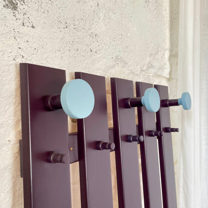 Garderobe aus Massivholz mit Haken | Plum Noir & Hellblau