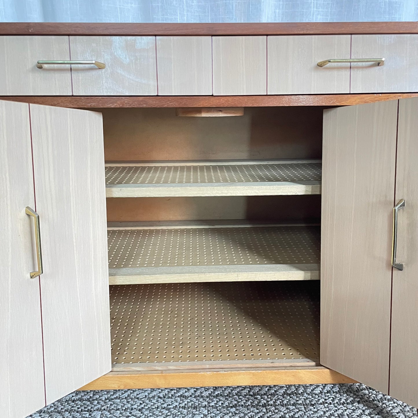 Vintage Schuhschrank mit Falttüren  | Holz & Messing