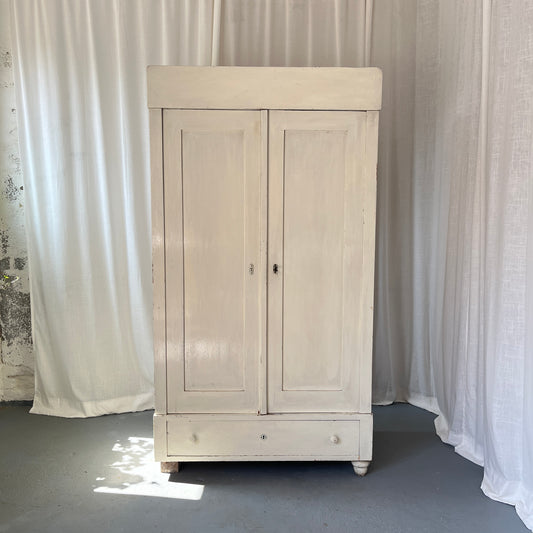 Kleiderschrank mit Schublade - individuell