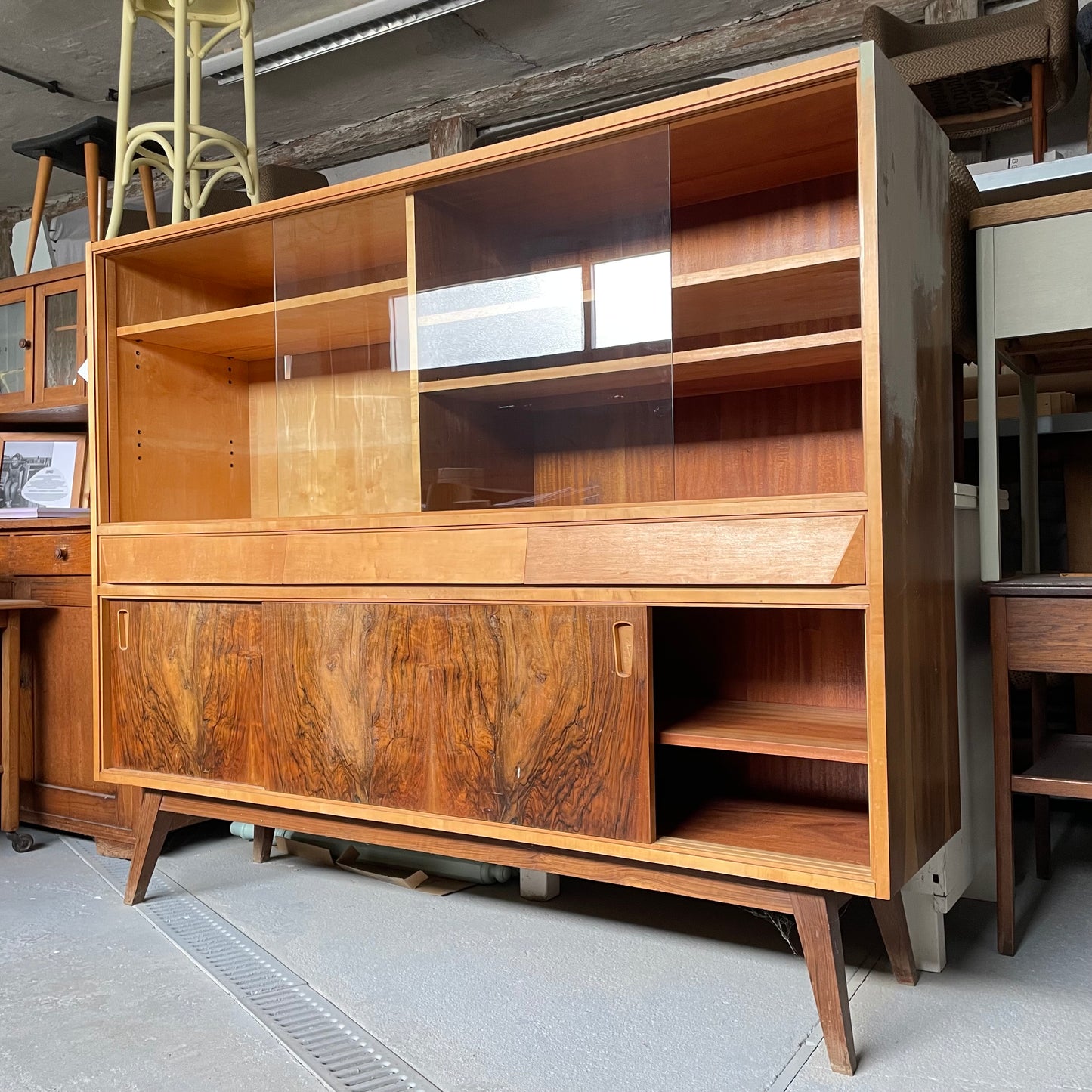 Highboard mit Vitrine - individuell