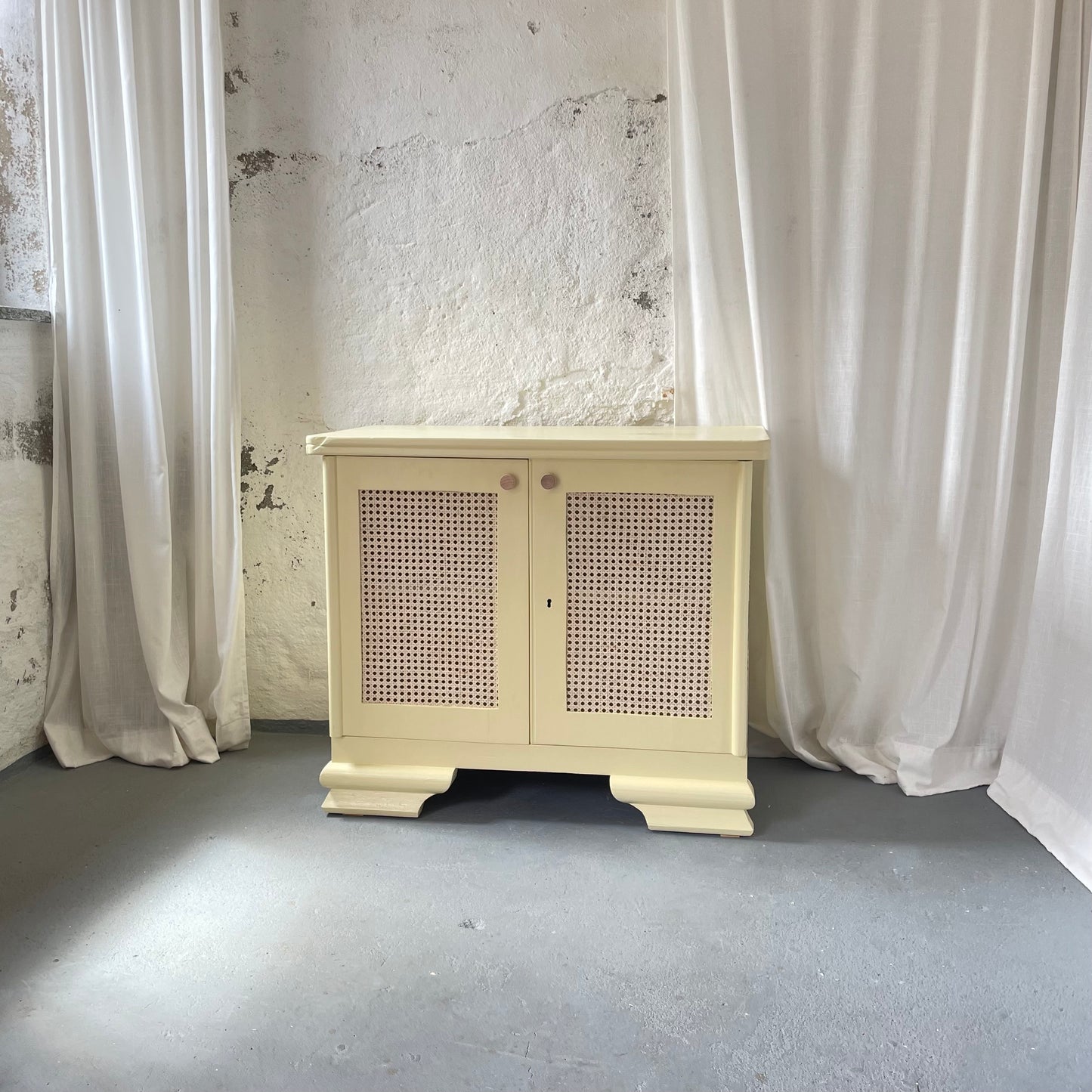 Kommode mit Wiener Geflecht | Vintage Landhausstil handaufgearbeitet
