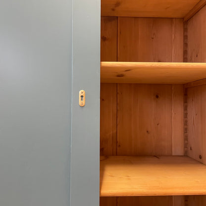 Kleiderschrank dunkelblau Massivholz handaufgearbeitet