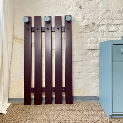 Garderobe aus Massivholz mit Haken | Plum Noir & Hellblau