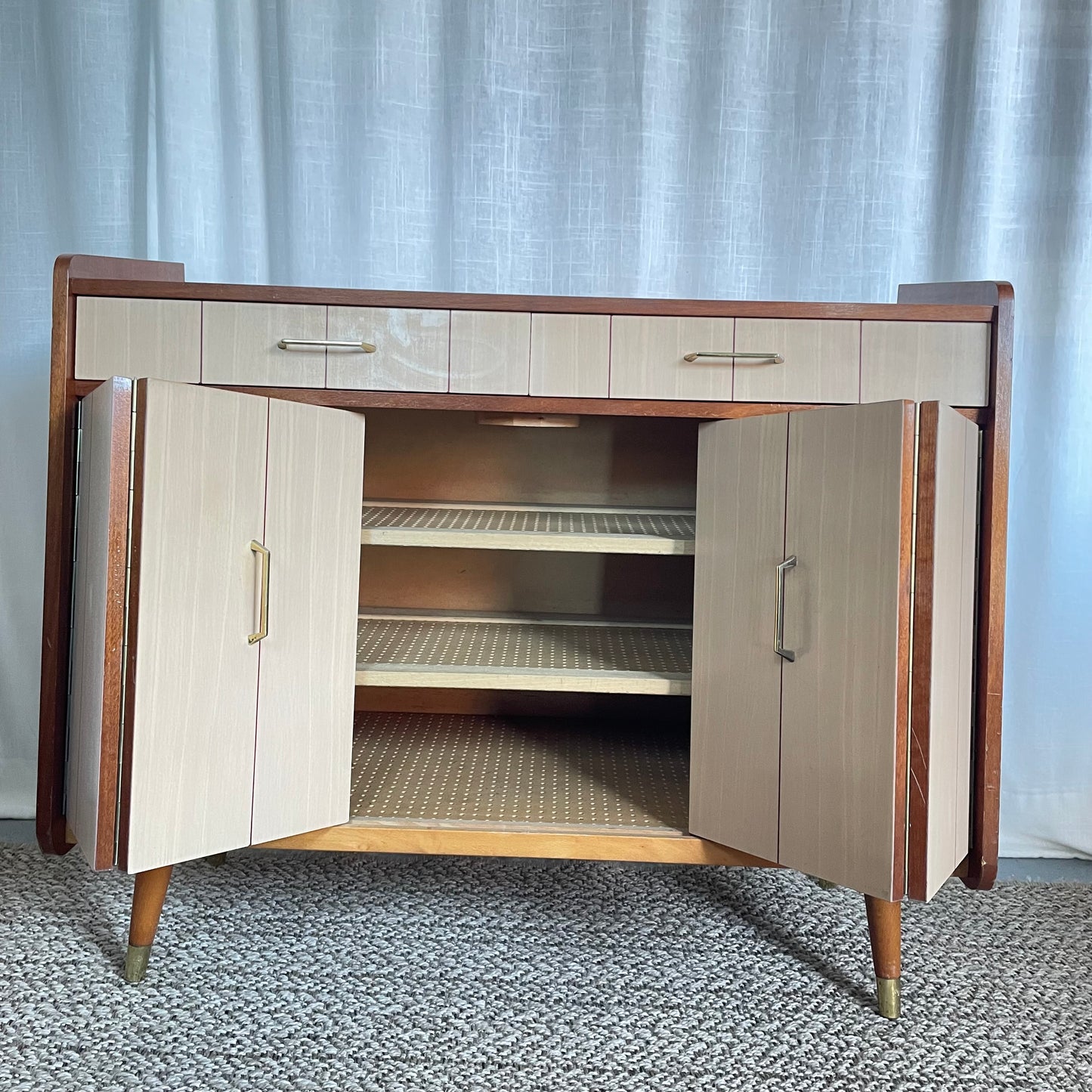 Vintage Schuhschrank mit Falttüren  | Holz & Messing