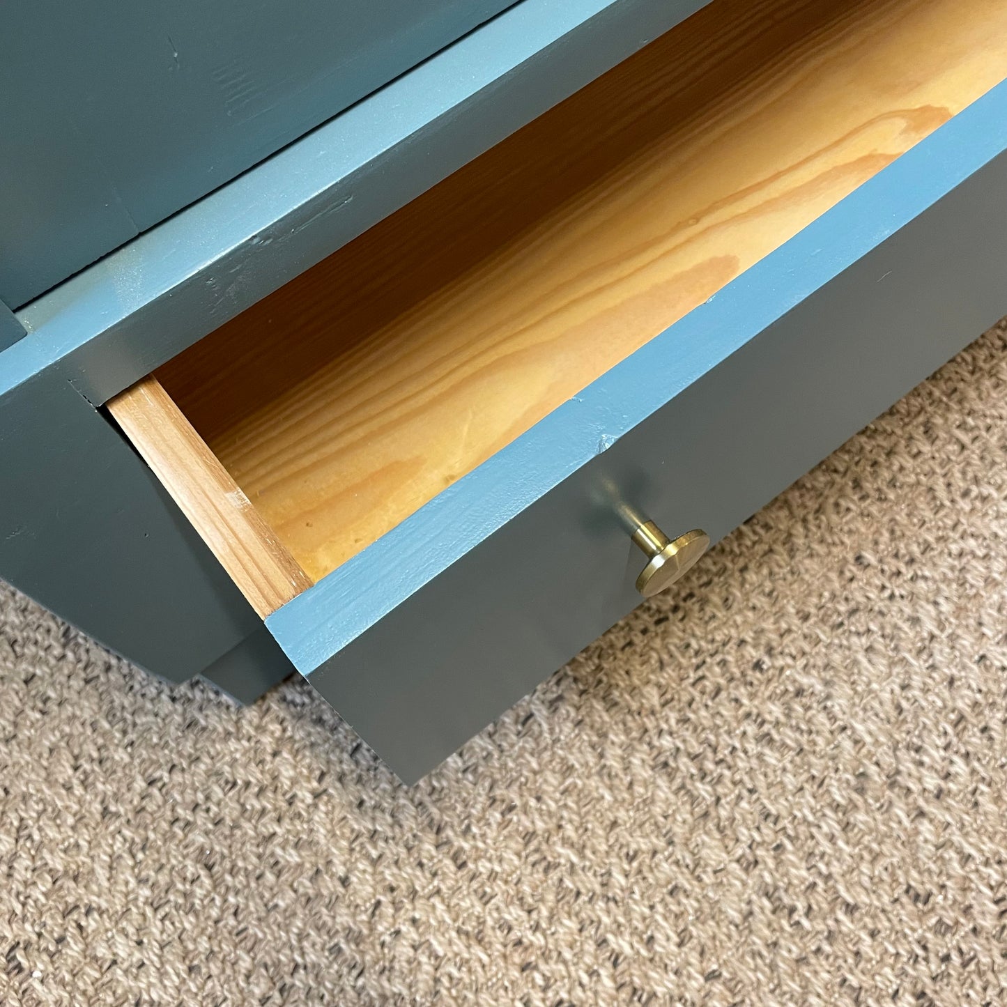 Kleiderschrank dunkelblau Massivholz handaufgearbeitet