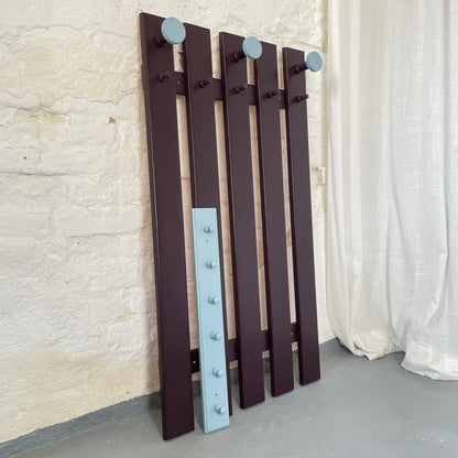 Garderobe aus Massivholz mit Haken | Plum Noir & Hellblau