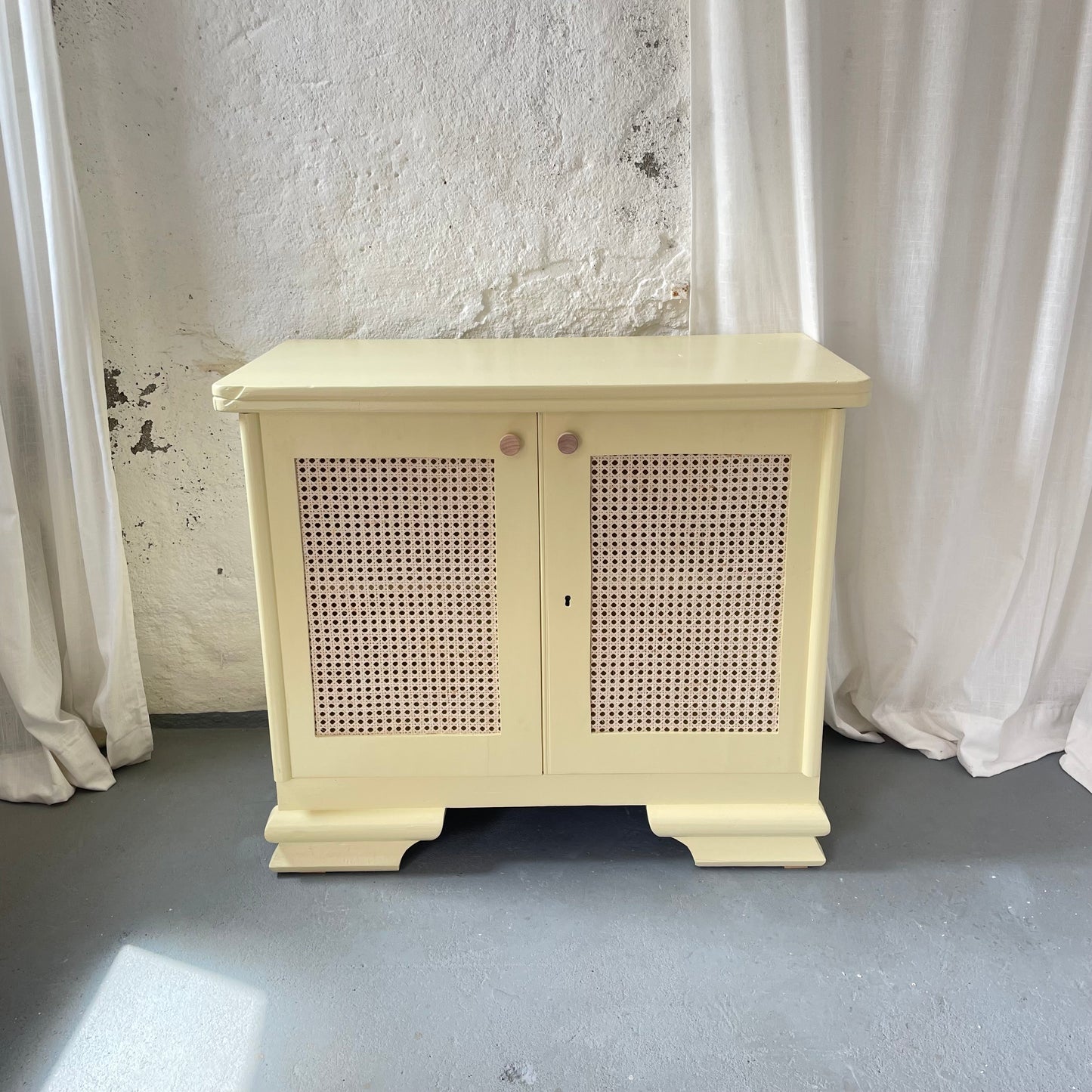 Kommode mit Wiener Geflecht | Vintage Landhausstil handaufgearbeitet