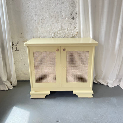 Kommode mit Wiener Geflecht | Vintage Landhausstil handaufgearbeitet