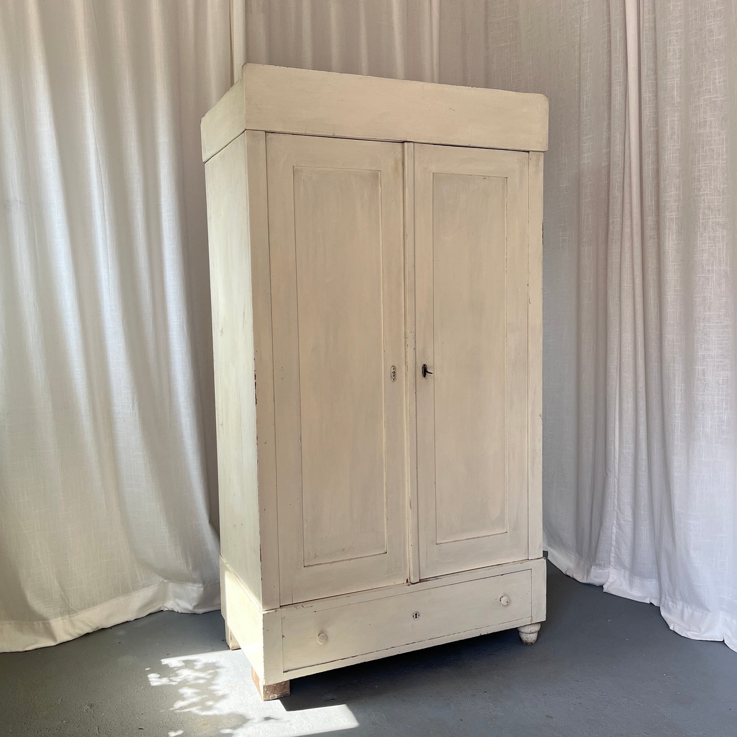 Kleiderschrank mit Schublade - individuell