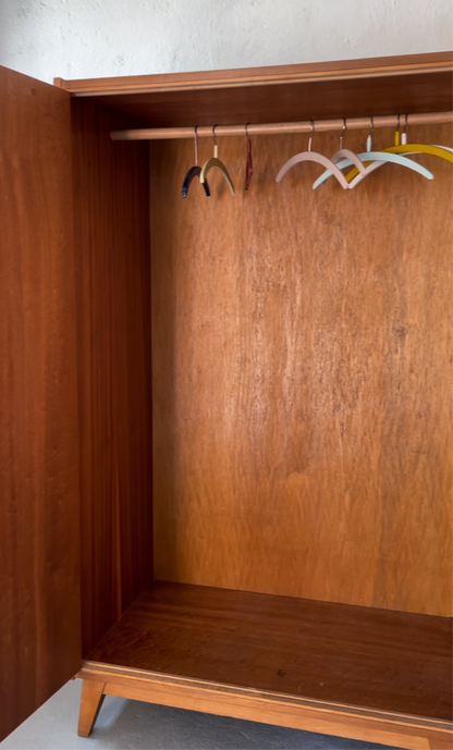 Kleiderschrank Mid Century mit Kleiderstange - individuell