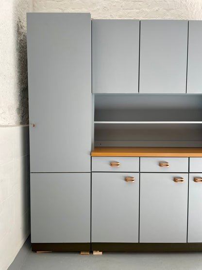 Vintageküche Hellerau Küche Besenschrank Küchenbuffet 70er Jahre