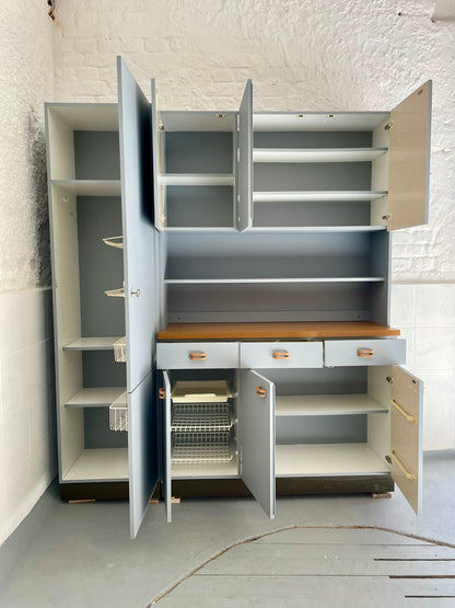 Vintageküche Hellerau Küche Besenschrank Küchenbuffet 70er Jahre